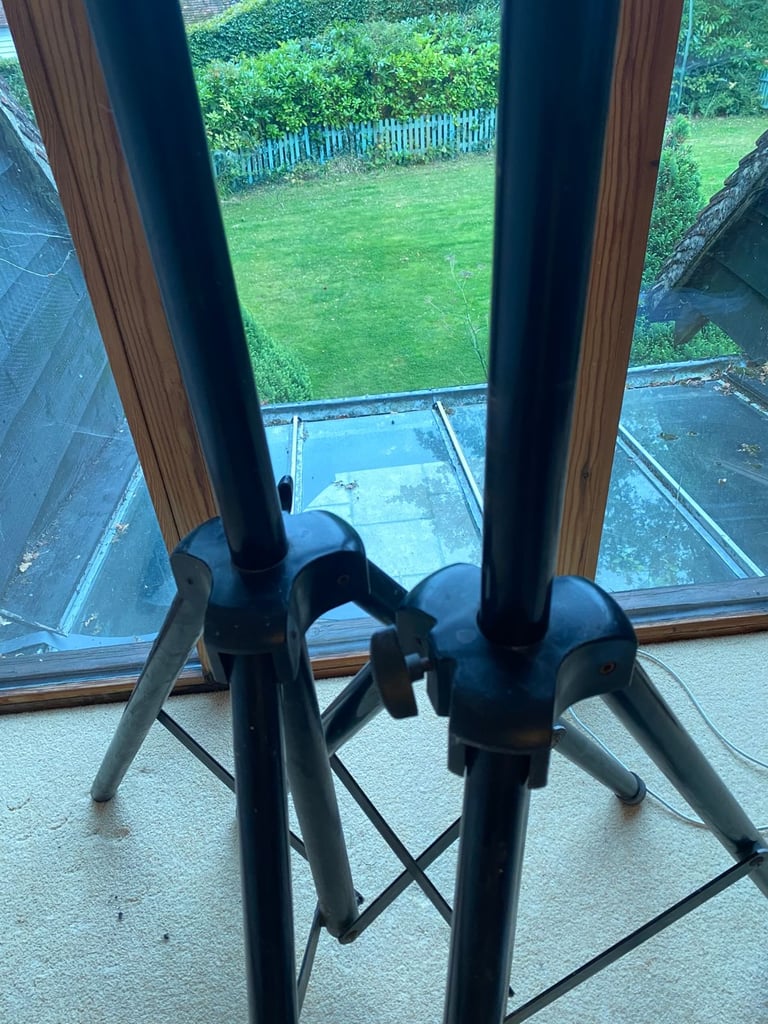  2x REDMAN Stereo Speakers and stands 300w + 100w