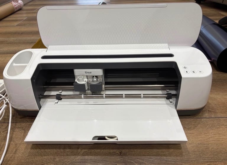 Cricut Maker used but in good working condition
