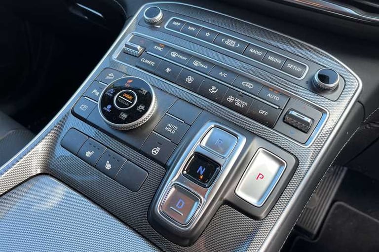 2022 Hyundai Santa Fe 1.6 TGDi Hybrid Premium 5dr 4WD Auto ESTATE PETROL/ELECTRIC Automatic