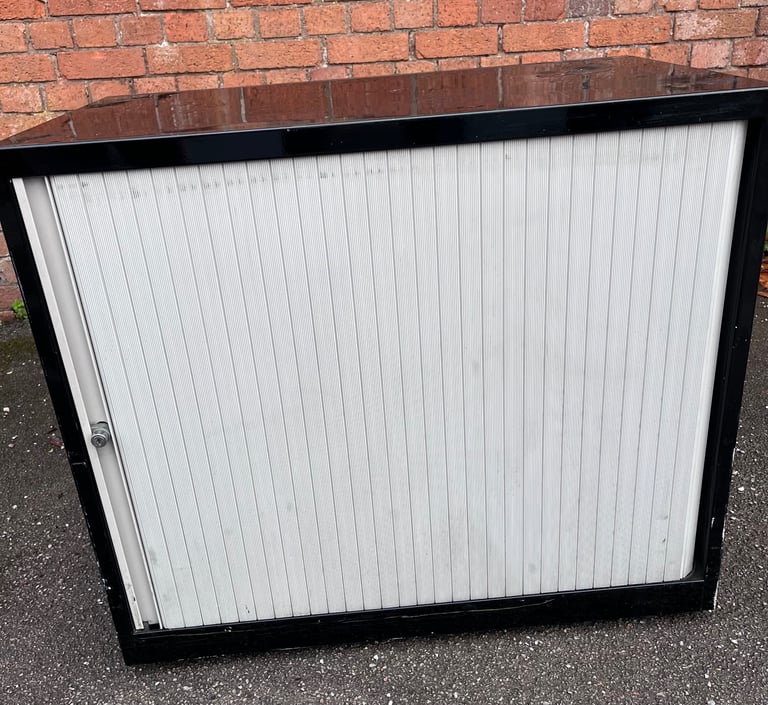 Metal cabinet