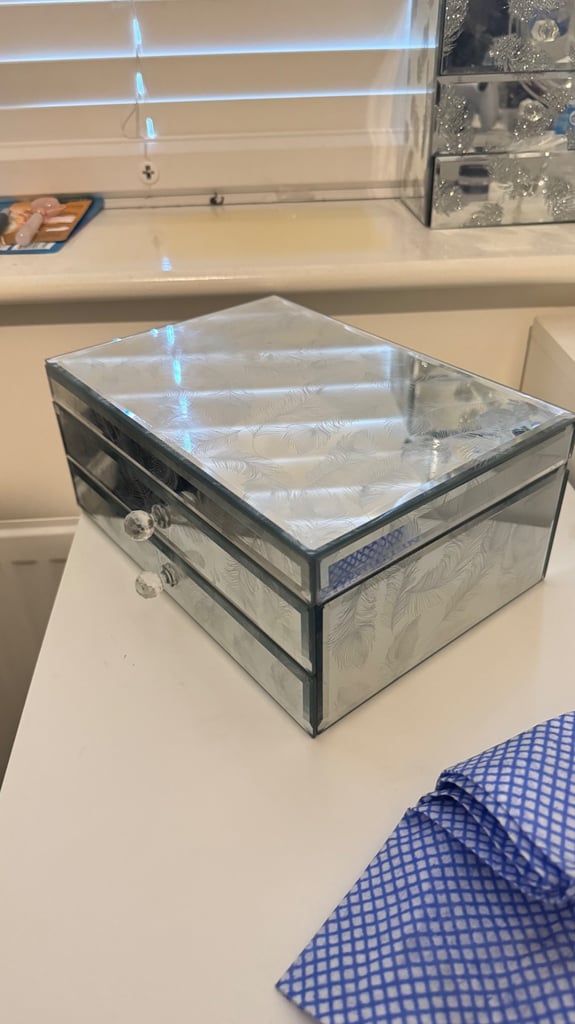 Mirrored feather jewellery box