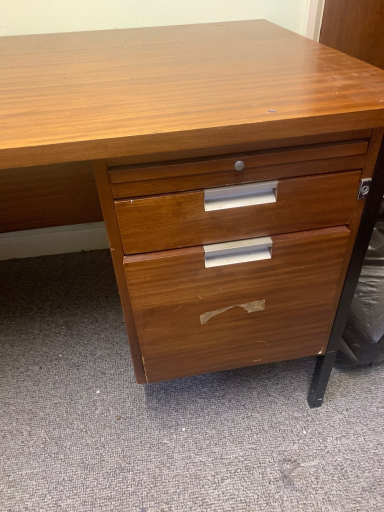 Desk needs to go asap FREE 