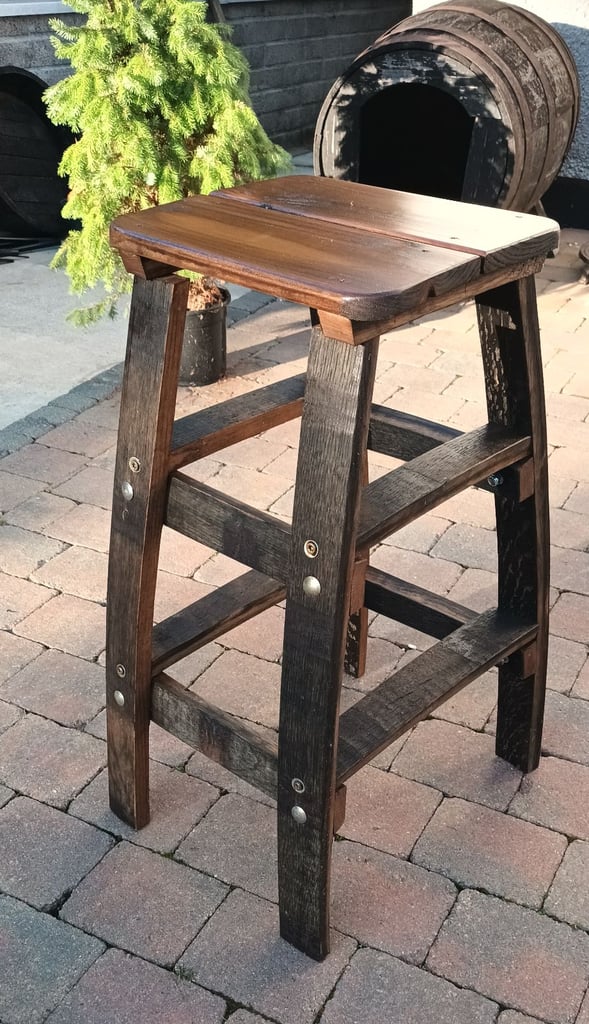Oak barrel with stools 