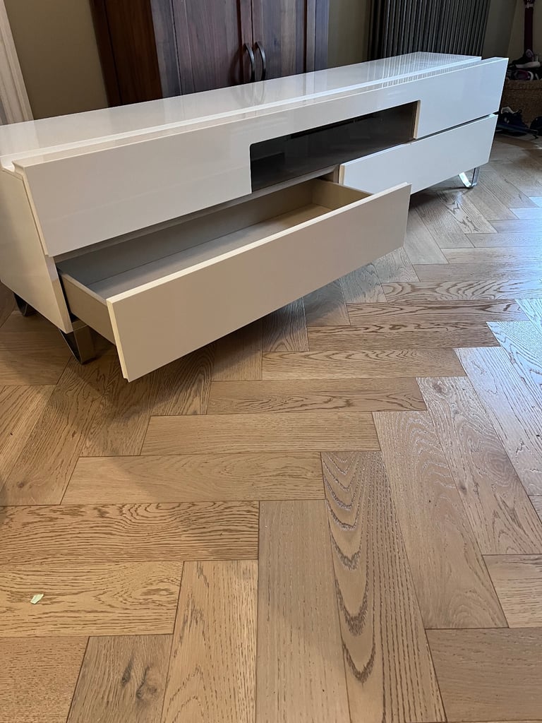 Free White Cadira TV unit