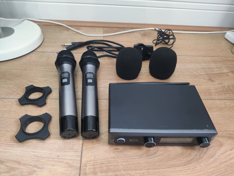 TONOR TW820 Wireless Microphones With Wireless Receiver