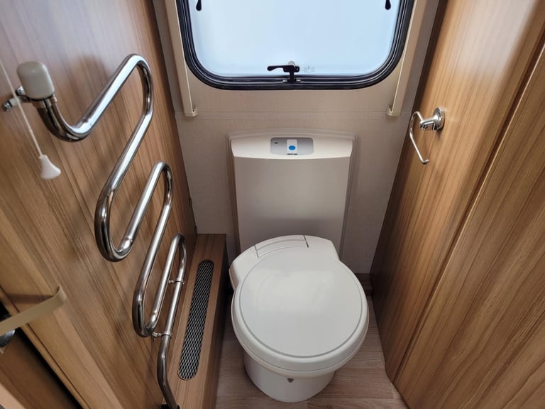 * SALE AGREED * Lunar Clubman CK 2018 Single Axle 2 Berth - Motor Mover