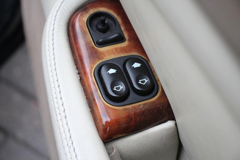 JAGUAR XK8 4.0 2dr 2001