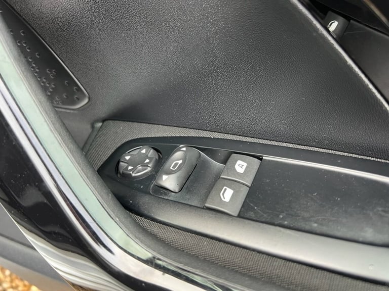 2018 Peugeot 208 1.2 PureTech Allure Hatchback 5dr Petrol EAT Euro 6 (s/s) (110 ps) Hatchback Pet...