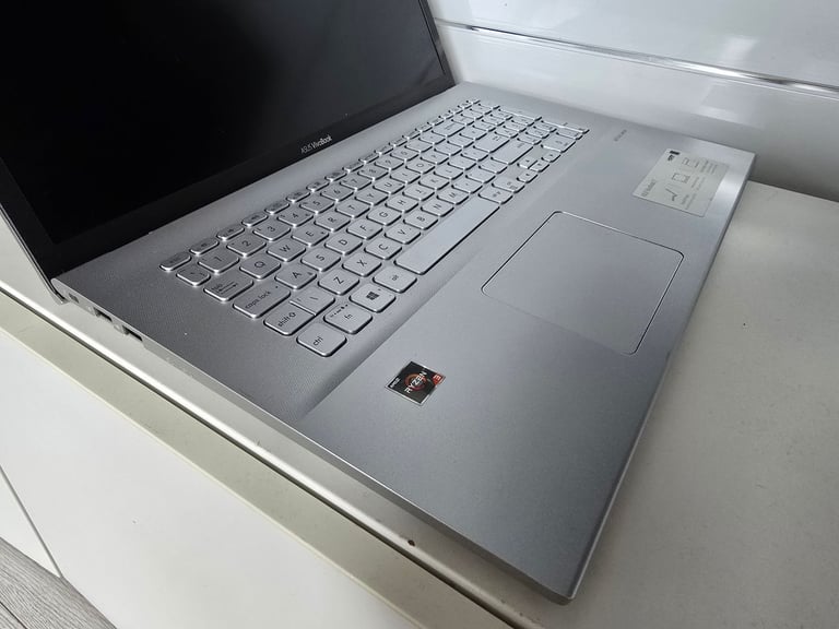 Asus Vivobook M712 17inch laptop Ryzen 3, 8GB Ram