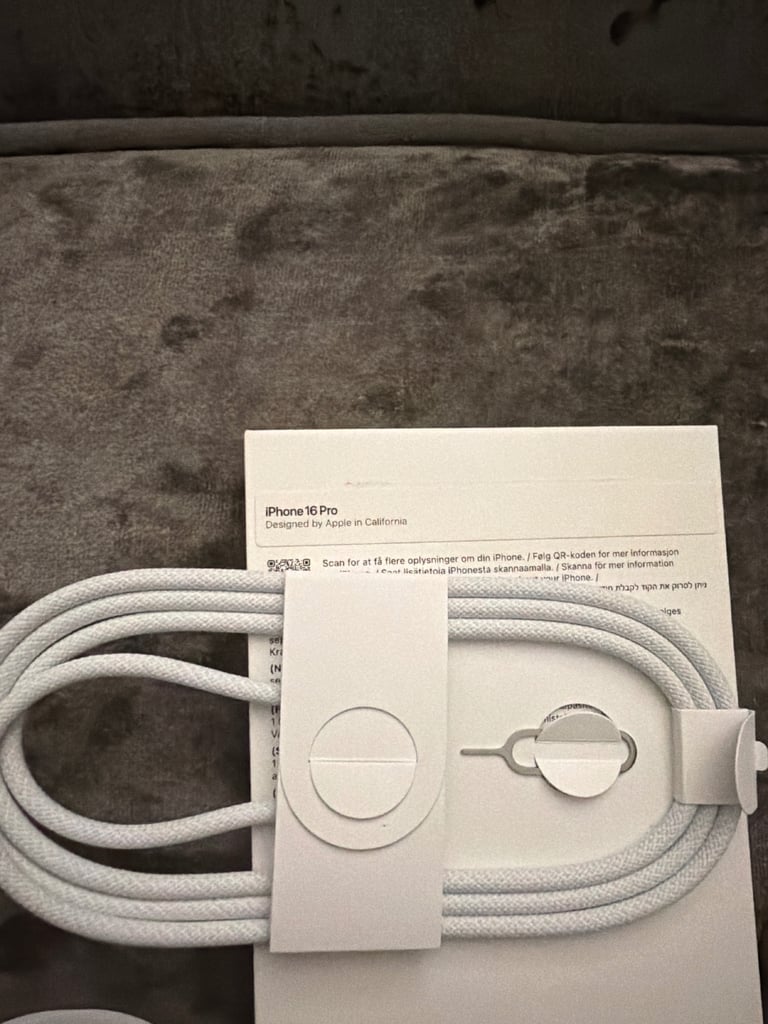 iPhone 16 pro 256gb desert titanium MINT