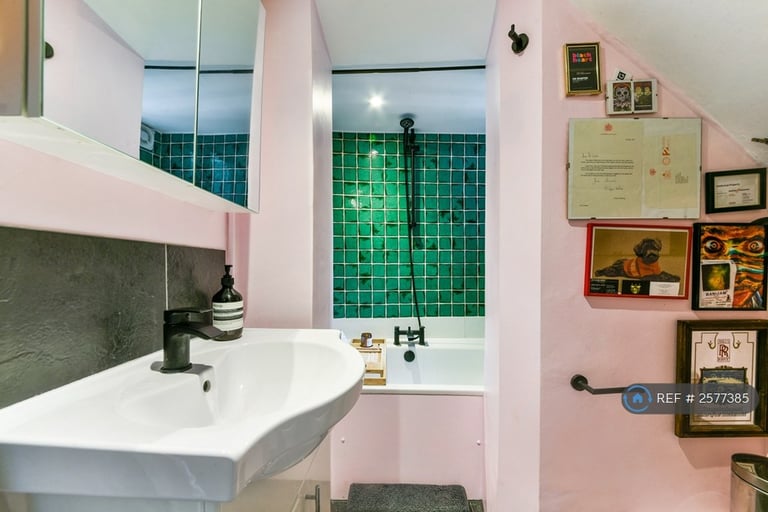 2 bedroom flat in Lancaster Road, London, W11 (2 bed) (#2577385)