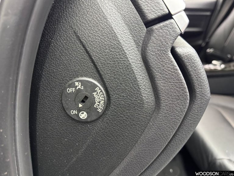 2016 BMW 3 Series 2.0 320i Luxury Saloon 4dr Petrol Auto xDrive Euro 6 (s/s) (184 ps) Saloon Petr...