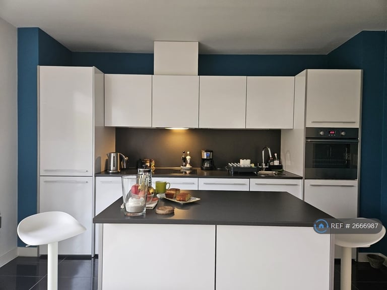 3 bedroom flat in Union Lane, Isleworth, TW7 (3 bed) (#2666987)