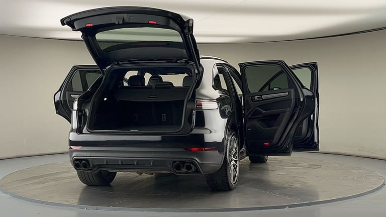 2022 Porsche Cayenne 3.0T V6 Platinum Edition TiptronicS 4WD Euro 6 (s/s) 5dr SUV Petrol Automatic