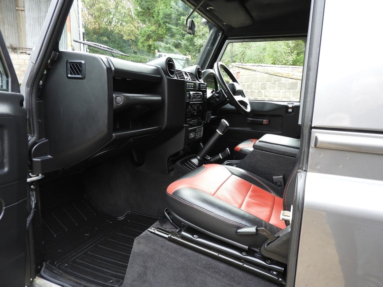 2016/16 LAND ROVER DEFENDER 90 2-2TDCI LIMITED EDITION ADVENTURE S/W IMMACULATE