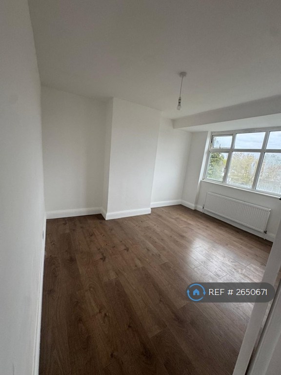 3 bedroom house in The Fairway, Northolt, UB5 (3 bed) (#2650671)