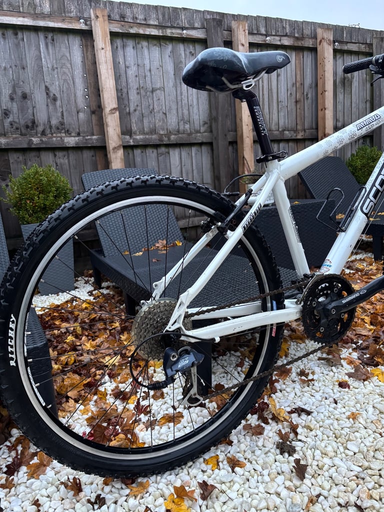 Ladies Lightweight SCOTT Aluminium Mountain Bike (Great Condition)