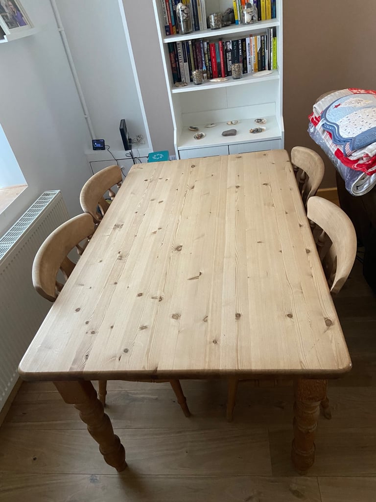 Dining Table & 6 Chairs