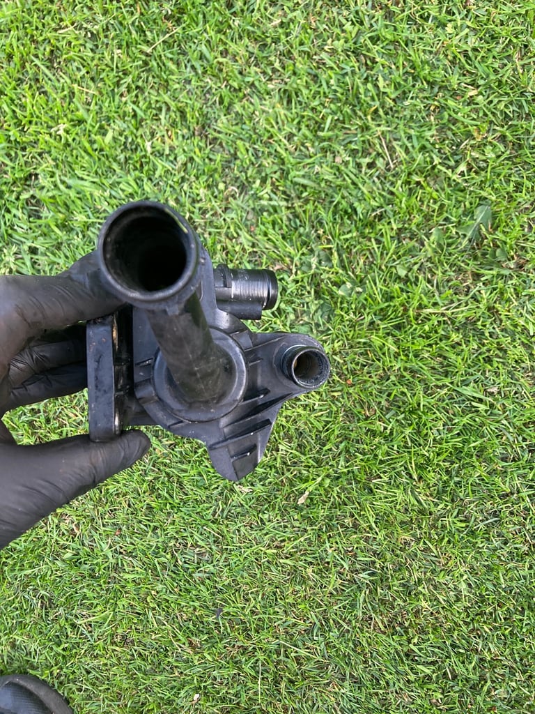 Ford Focus thermostat and housing 