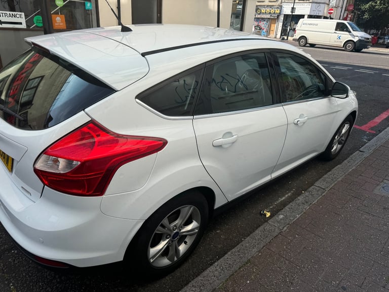 Ford, FOCUS, Hatchback, 2013, Manual, 998 (cc), 5 doors