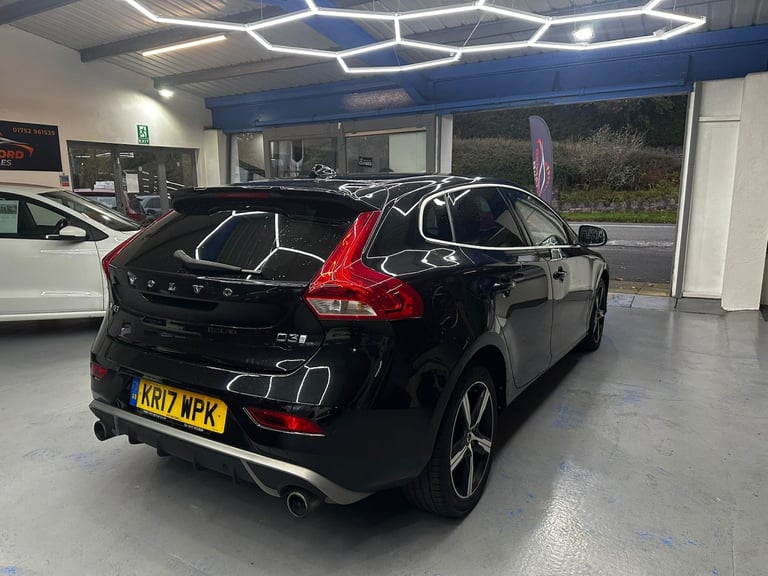 VOLVO V40 2.0 R-Design D3 2017