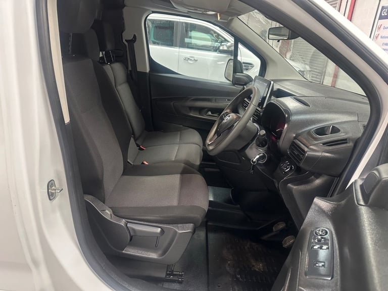 2023 23 VAUXHALL COMBO 1.5 TURBO D 2300 PRO L1 H1 EURO 6 100 BHP * 20,300 3 SEAT