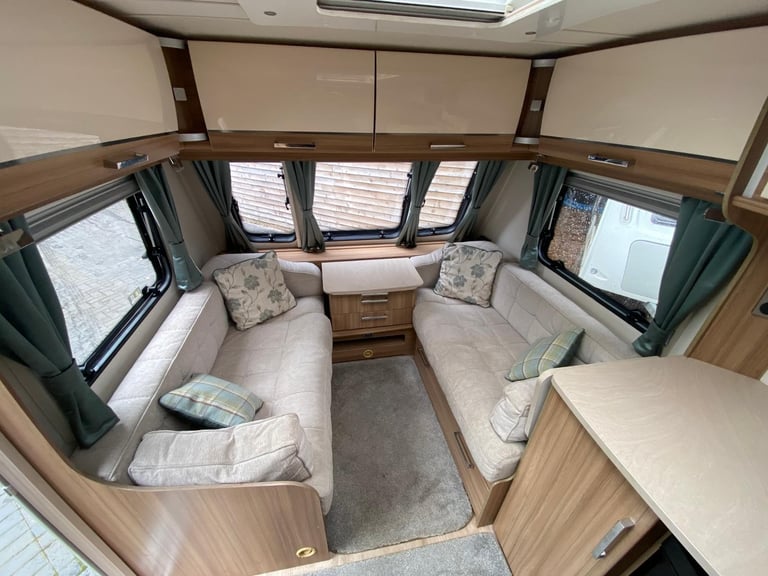 LUNAR ULTIMA 570 - 2016 - FIXED SINGLE BEDS - 4 BERTH - END WASHROOM - MOVER 