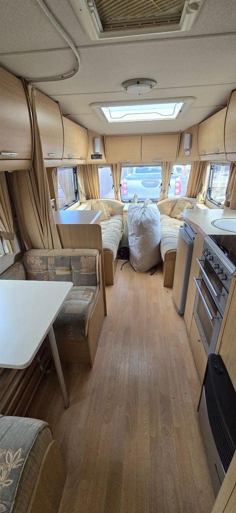 Abbey freestyle 560/6 berth fixed bunk beds 2008 motor mover full awning 