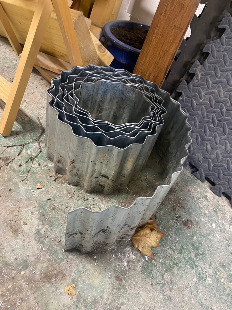 image for Galvanised Lawn Path Edging Rust Proof Wavy Border Edge Roll to Reduce Weed Transfer 10m