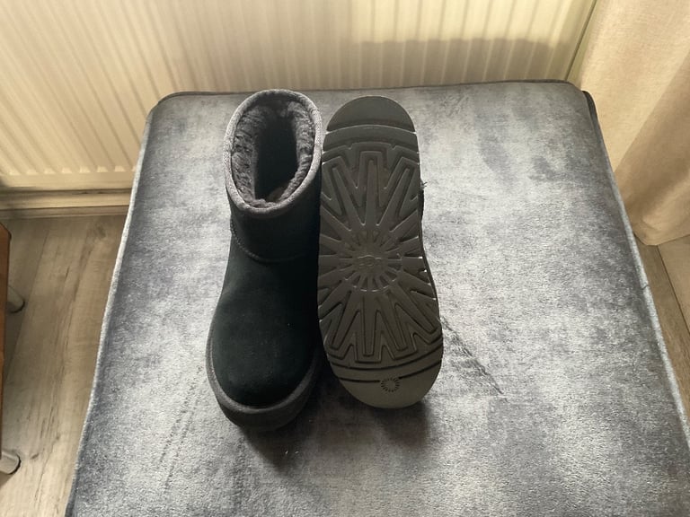 UGG BOOTS
