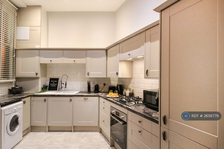 3 bedroom house in Commerce Square, Nottingham, NG1 (3 bed) (#2658779)