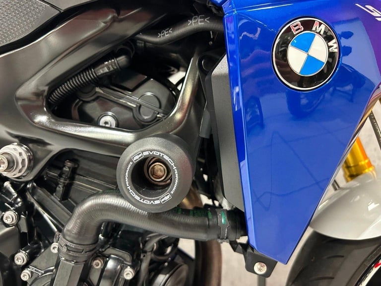 72/2022 BMW F900R Sport - 7106 miles - TRI-COLOUR!