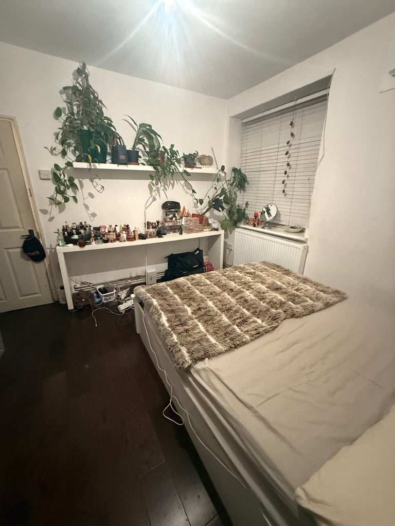 Large room to rent 