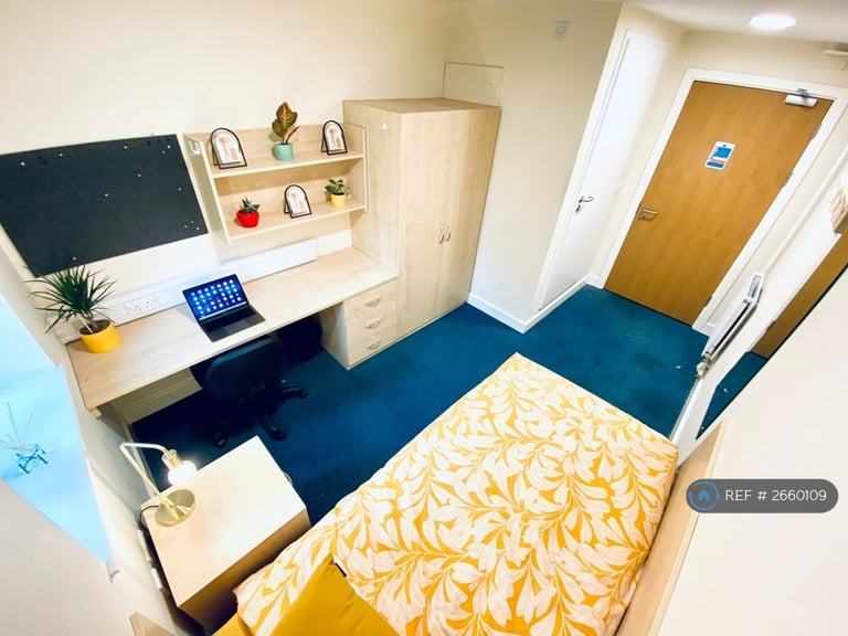 7 bedroom flat in Warwick New Road, Leamington Spa, CV32 (7 bed) (#2660109)