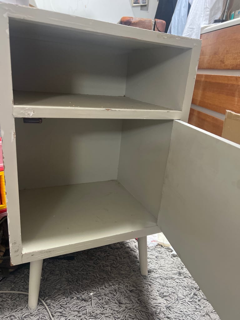 Retro Robot Bedside Table – Needs TLC