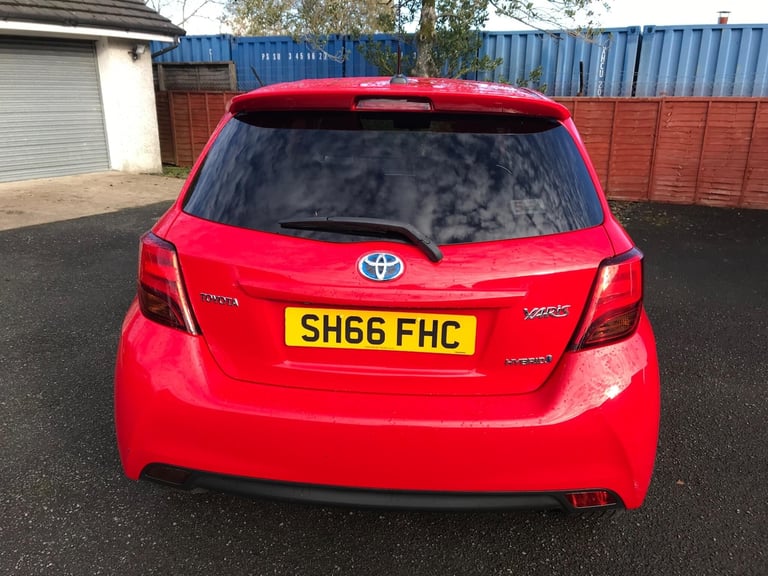2016 Toyota Yaris 1.5 VVT-h Design E-CVT Euro 6 5dr HATCHBACK Petrol/Electric Hybrid Automatic