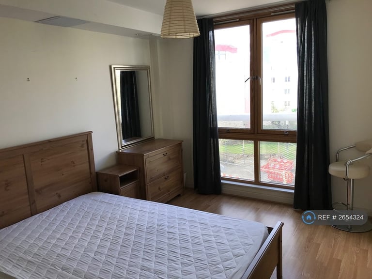1 bedroom flat in The Crescent, Bristol, BS1 (1 bed) (#2654324)