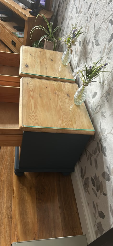2 solid pine bedside tables 