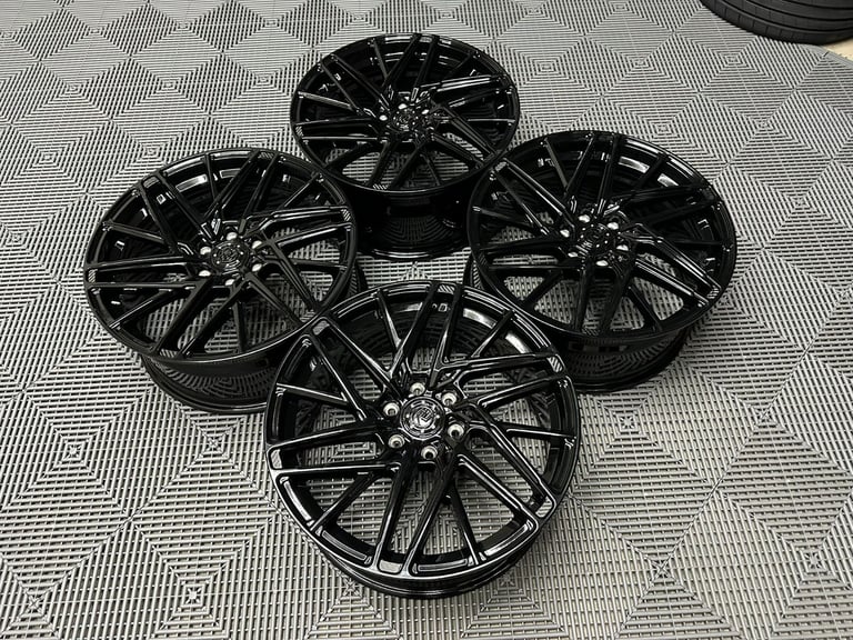 19" Motion R VS8 Alloy wheels Ford Transit Custom Van centre bore 74.5 6x120 Gloss Black