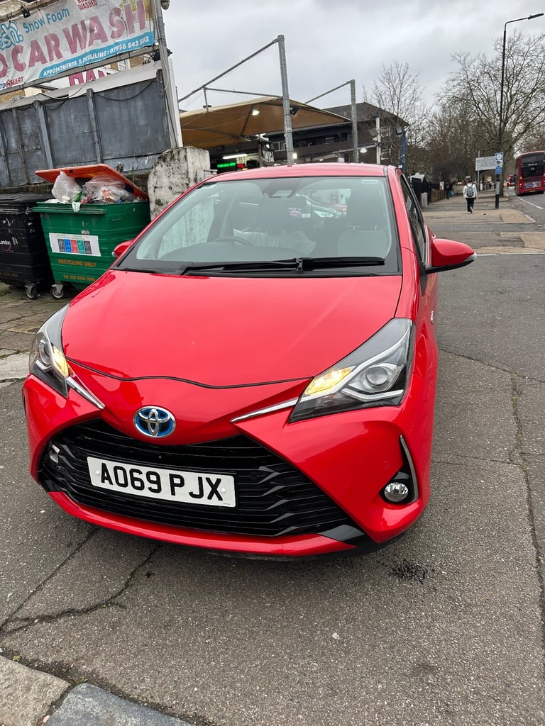 Excellent Toyota Yaris 1.5 hybrid very low mileage for sale.