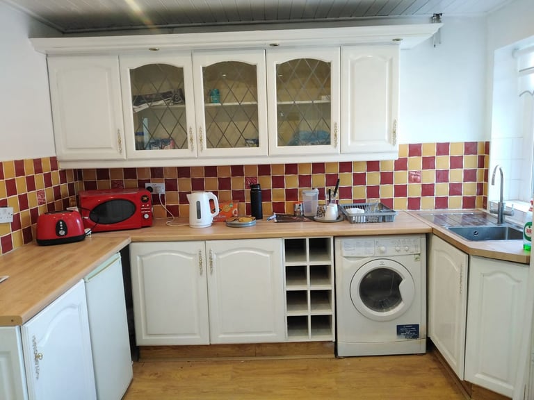 image for A double bedroom with all utilities included.