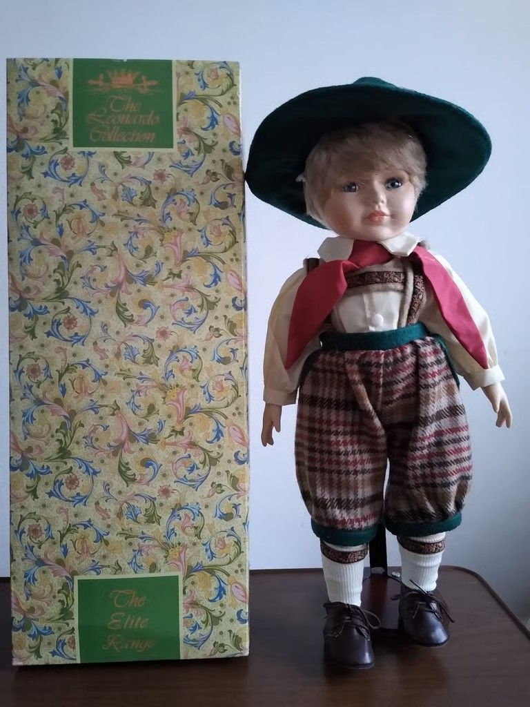 2 hand painted porcelain dolls from the Leonardo collection