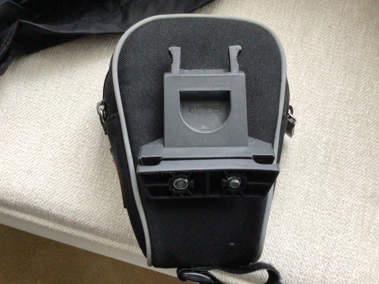 Bike Saddle Pouch Bag, Avenir Brand, with weather proof cover, in excellent used condition
