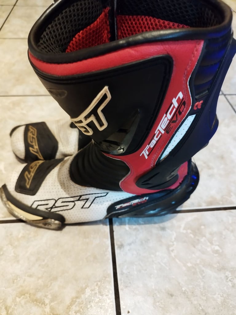 RST Tractech Evo boots size 8/42