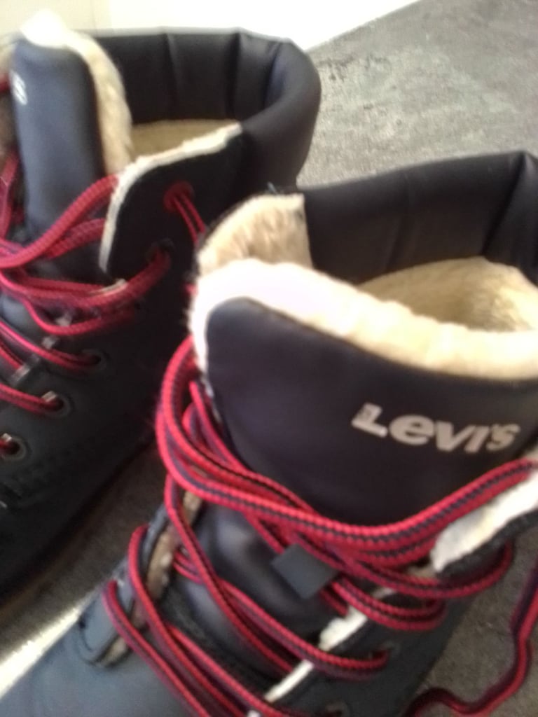 'Levis' Ladies Boots.
