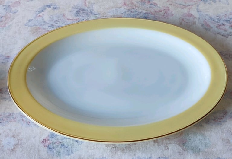 Pyrex dinner plate & 2 salad bowls 