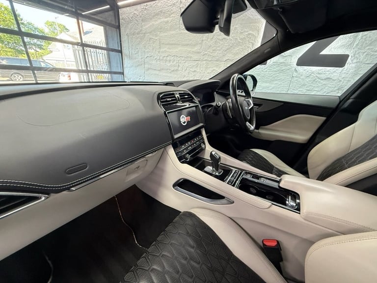 2020 Jaguar F-Pace 5.0 V8 SVR SUV 5dr Petrol Quickshift AWD Euro 6 (s/s) (550 ps) ESTATE Petrol A...