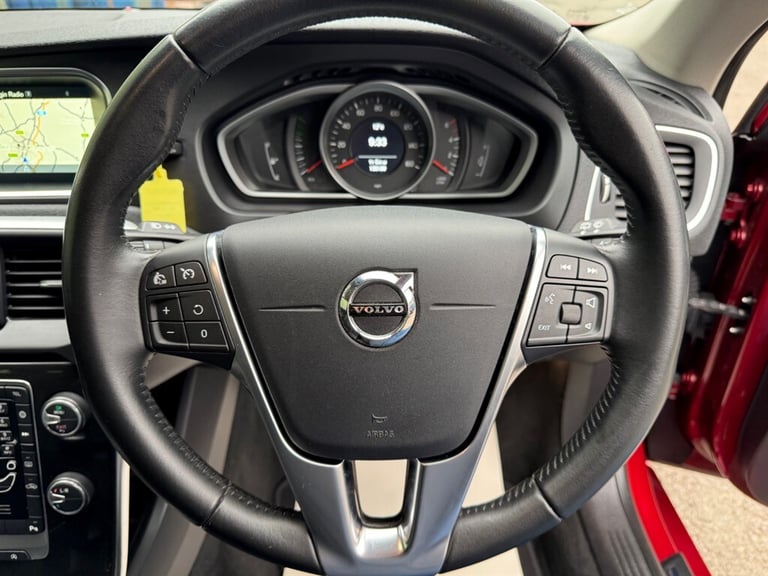 2016 Volvo V40 2.0 D2 Momentum Nav Plus Hatchback 5dr Diesel Manual Euro 6 (s/s) (120 ps) Hatchba...