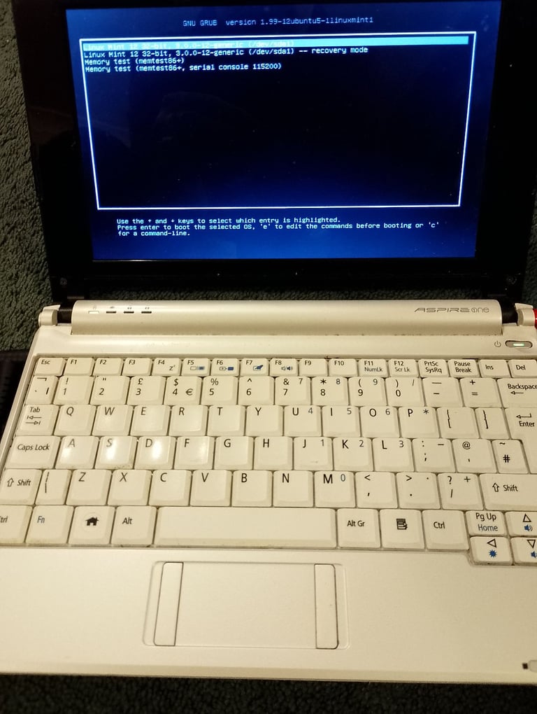 Acer Aspire one ZG5 AOA 1011 AW Not working and no charger Laptop