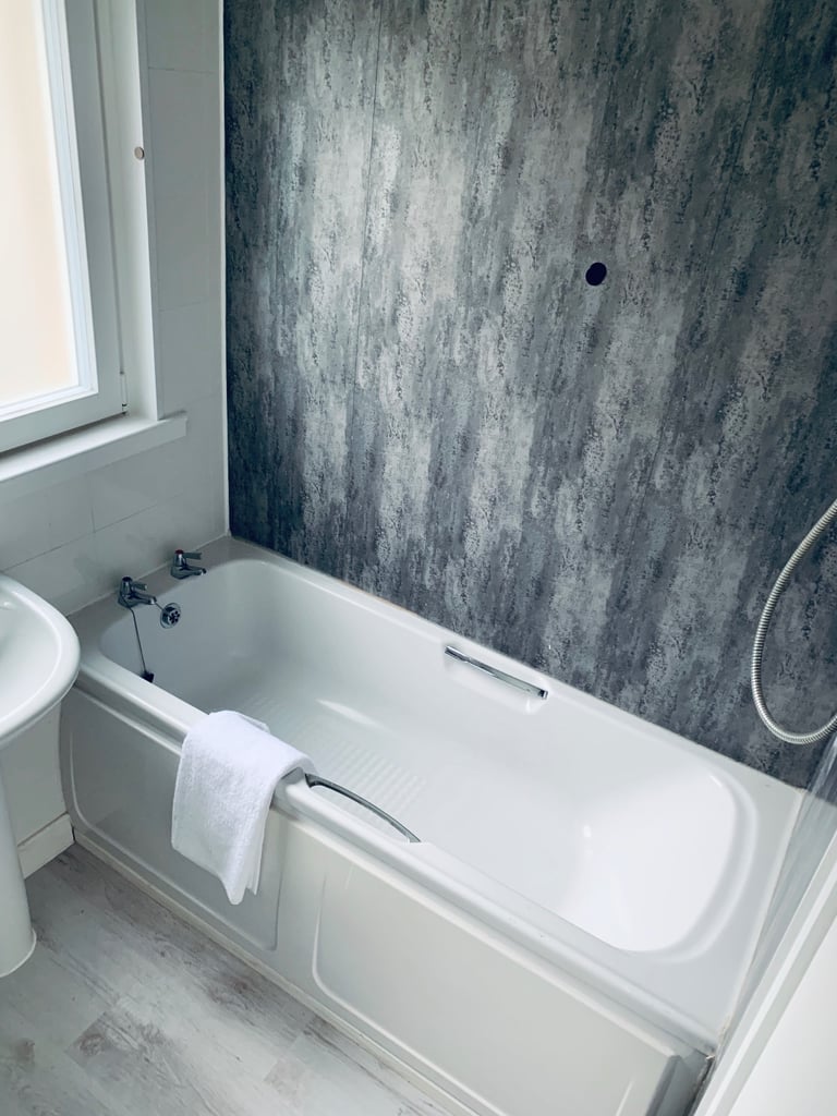 1 Bedroom flat for a WEEKLY or MONTHLY rent at G5,5 min to city center.Parking FREE